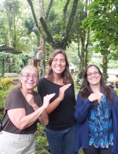Avec Mausi et Karen a Selva Negra Nicaragua