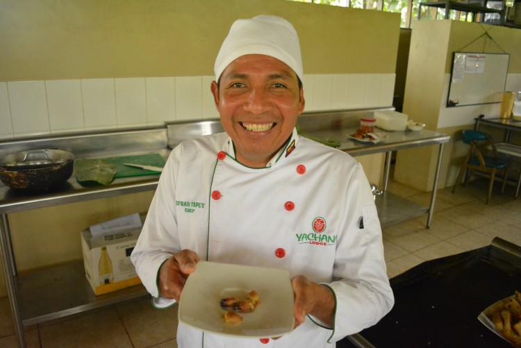 Efrain, Chef Yachana, Larves de Palmier cuisinées