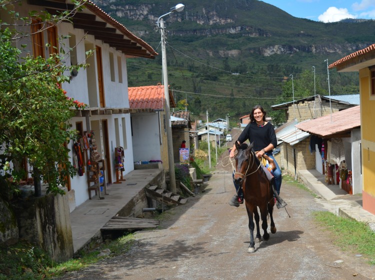 Florie a cheval Cocachimba Perou